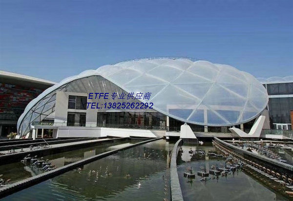 體育看臺(tái)的膜結(jié)構(gòu)罩棚設(shè)計(jì)在膜結(jié)構(gòu)施工前后應(yīng)注意哪些方面？